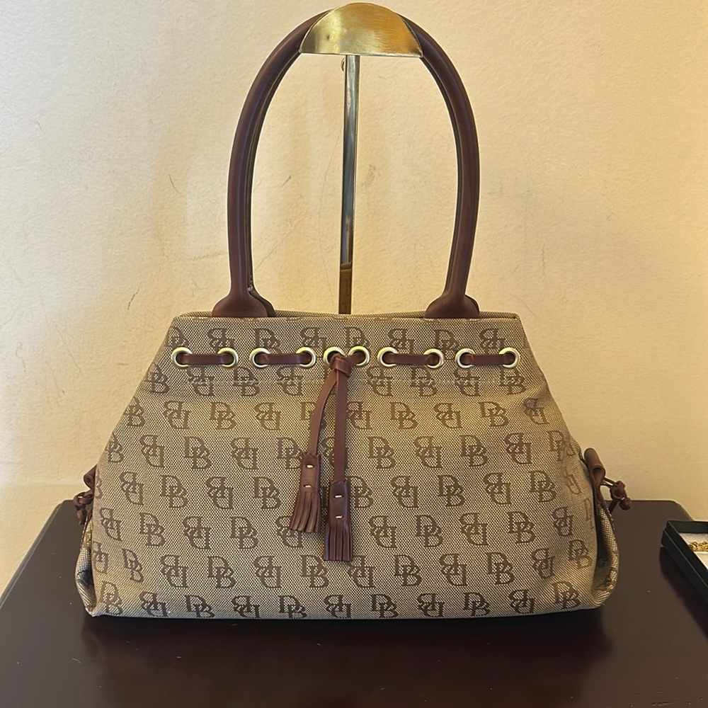 Dooney and Bourke bag. GUC!!
